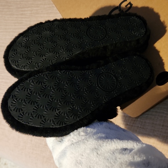 Women's UGG Fuzz Yeah - Picture 6 of 8